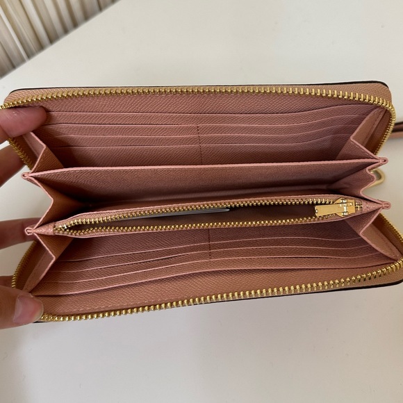 Coach Shell Pink Clutch/Wristlet - Picture 4 of 6